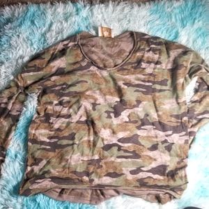 Long sleeve tee shirt camo